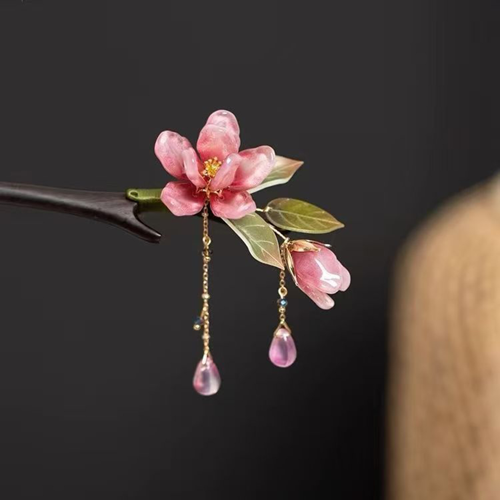 دبوس شعر مزين بالزهور على الطر - مراجعة Supply Florist وسعره
